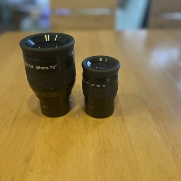 Das Omegon SWAN 38mm und 26mm Okular