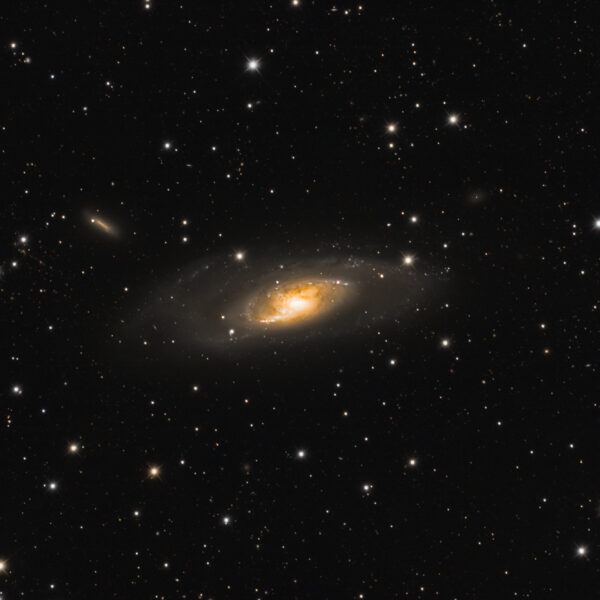 Messier-106 – Balken-Spiralgalaxie