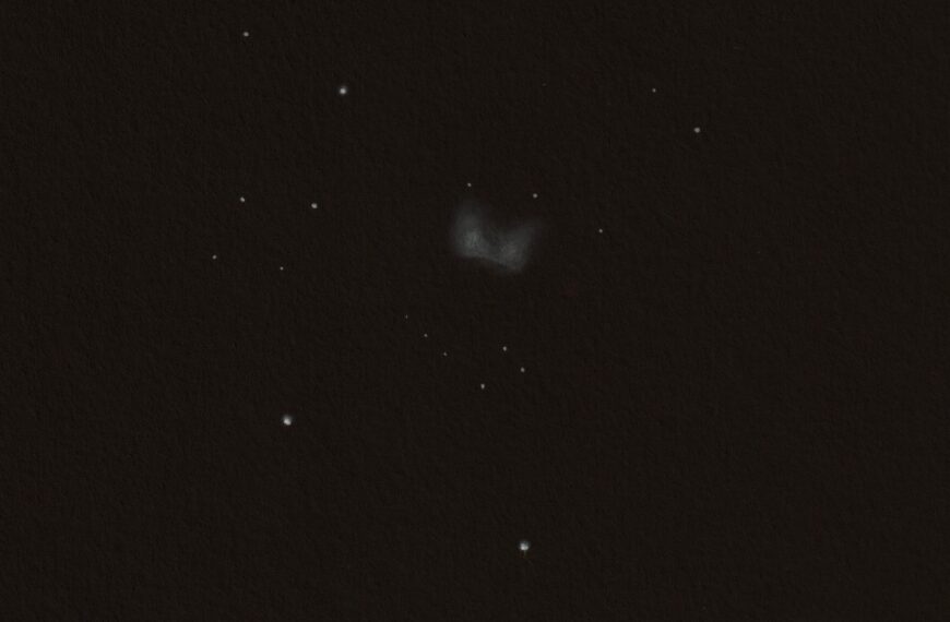M 76 – Winzig zu beobachten, der kleine Hantelnebel (Zeichnung)
