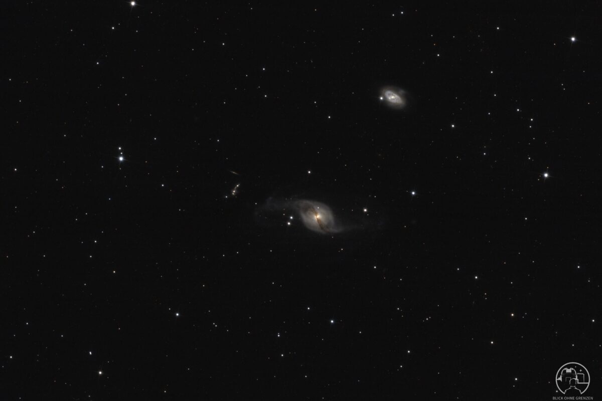 Arp 214 / NGC 3718 – Das kosmische Integralzeichen