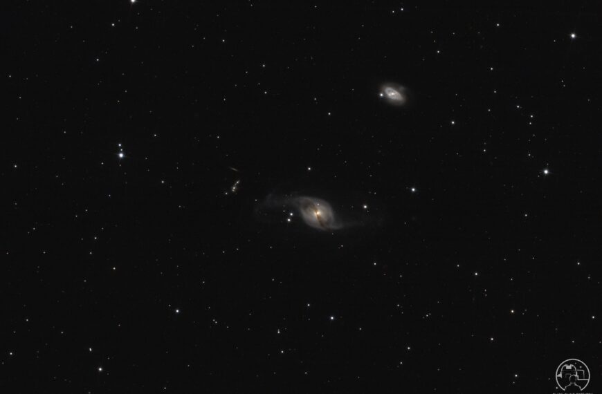 Arp 214 / NGC 3718 – Das kosmische Integralzeichen