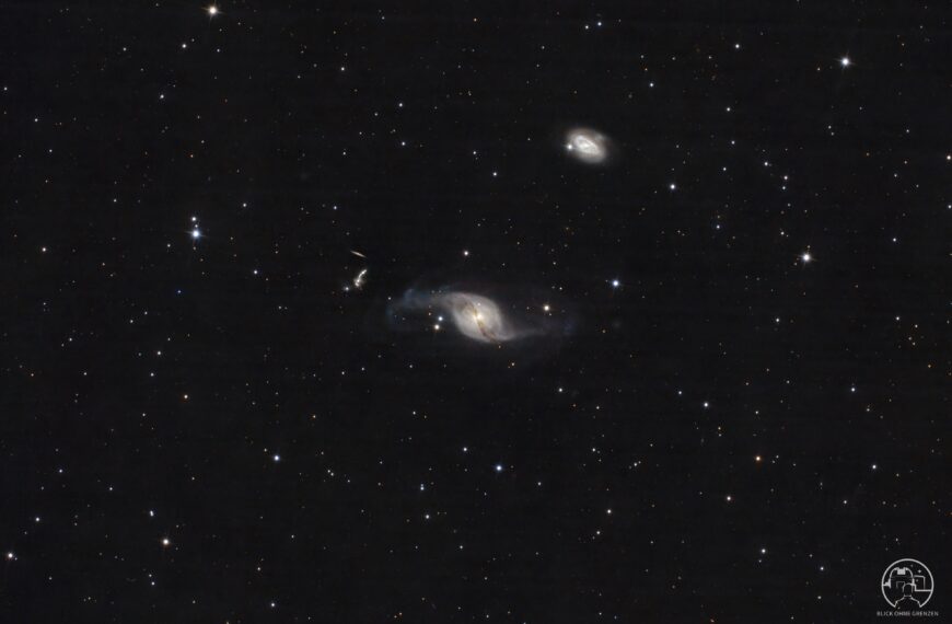 Arp 214 / NGC 3718 – Das kosmische Integralzeichen