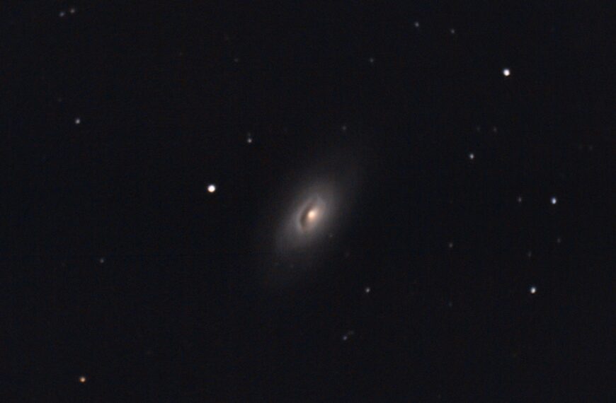 Messier 64 – Das Schwarze Auge im Haar der Berenike
