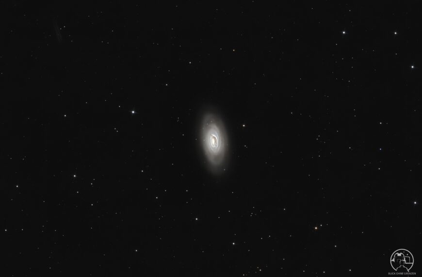 Messier 64: Die Black Eye Galaxy und die Spurensuche nach Asteroid 2006 AD21