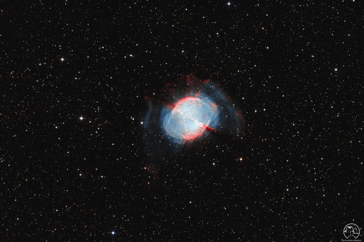 Messier 27 – Der Hantelnebel in 15 Stunden Gesamtbelichtung