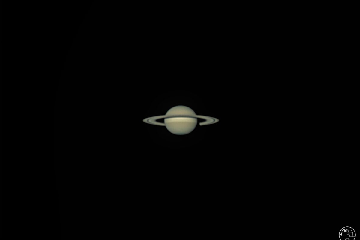 Saturn – Der Ringplanet unter wechselhaftem Sommerhimmel